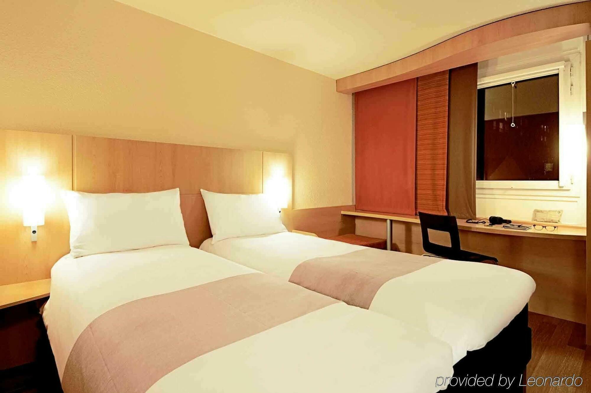 Ibis Avallon Маньи Экстерьер фото